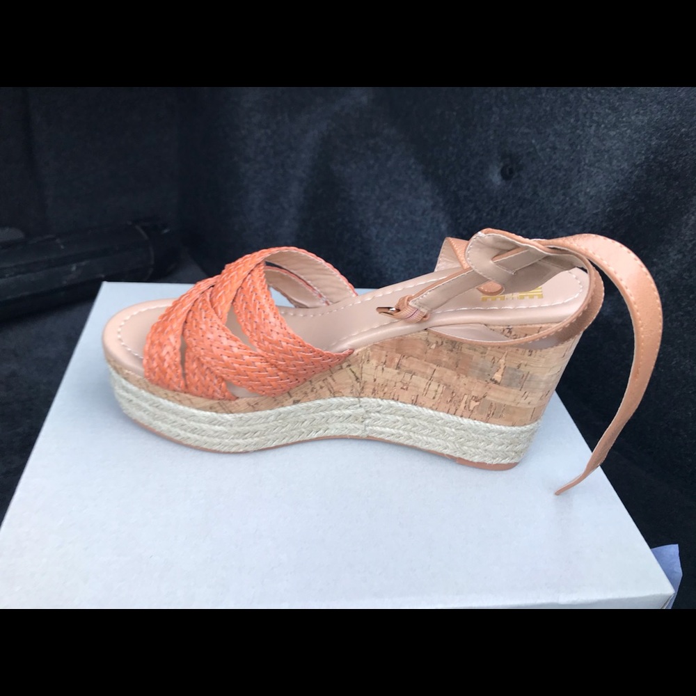 Jane and the Shoe wedge